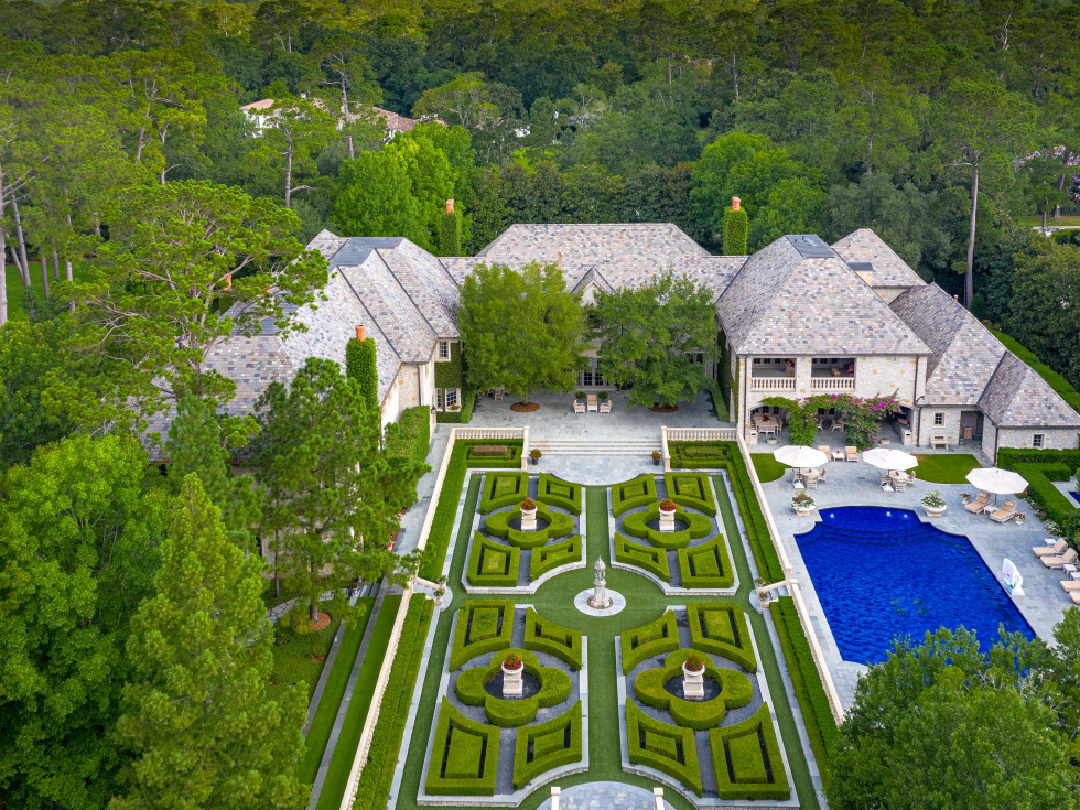 The Manor on Carnarvon 120 Carnarvon Memorial Park for sale