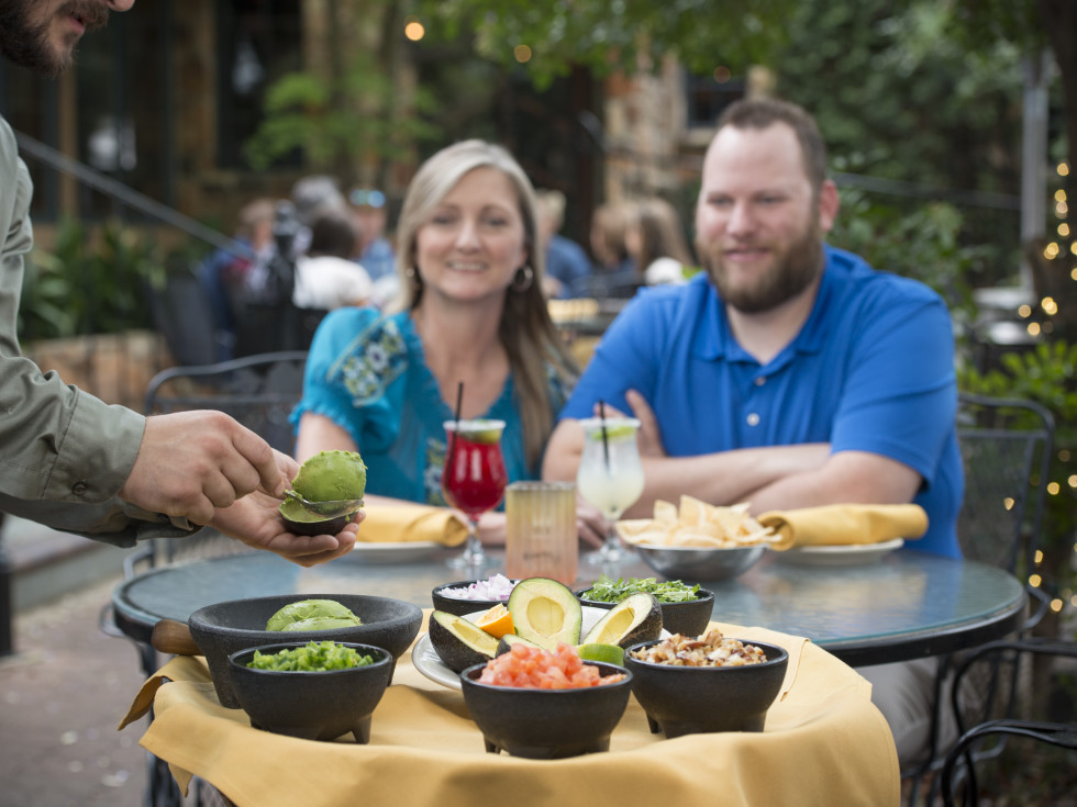 People sidewalk dining