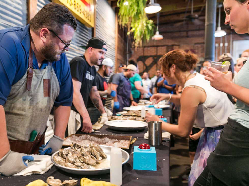 Julep oyster shucking contest