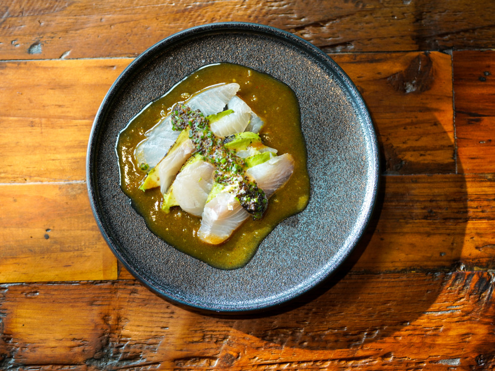Chivos hamachi tiradito