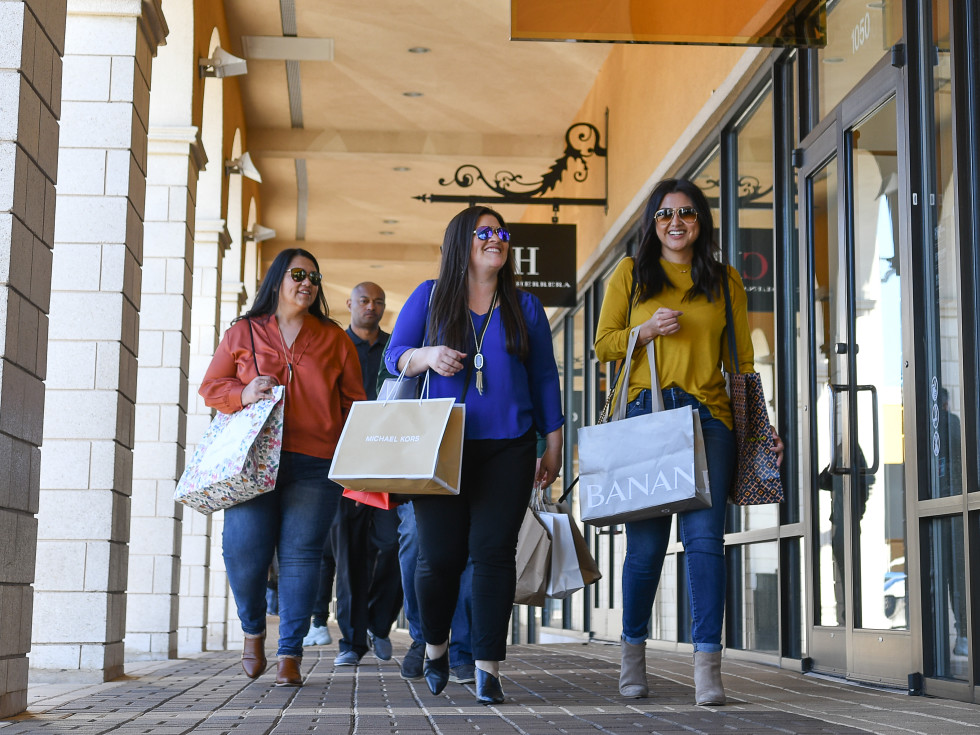 Women shopping at San Marcos Outlets
