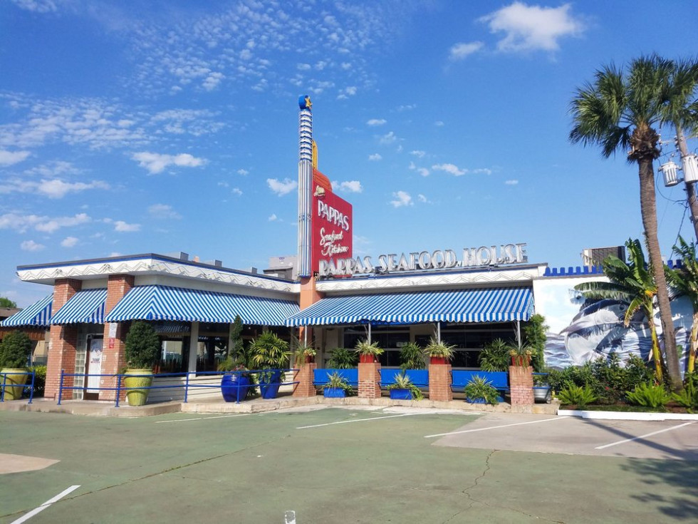 Pappas revives its intimate, Inner Loop beloved seafood restaurant