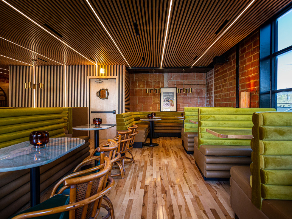 Lees Den interior