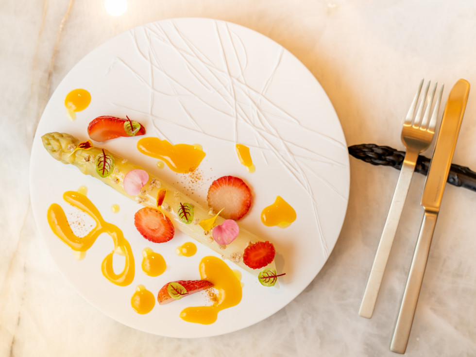 Le Jardinier white asparagus