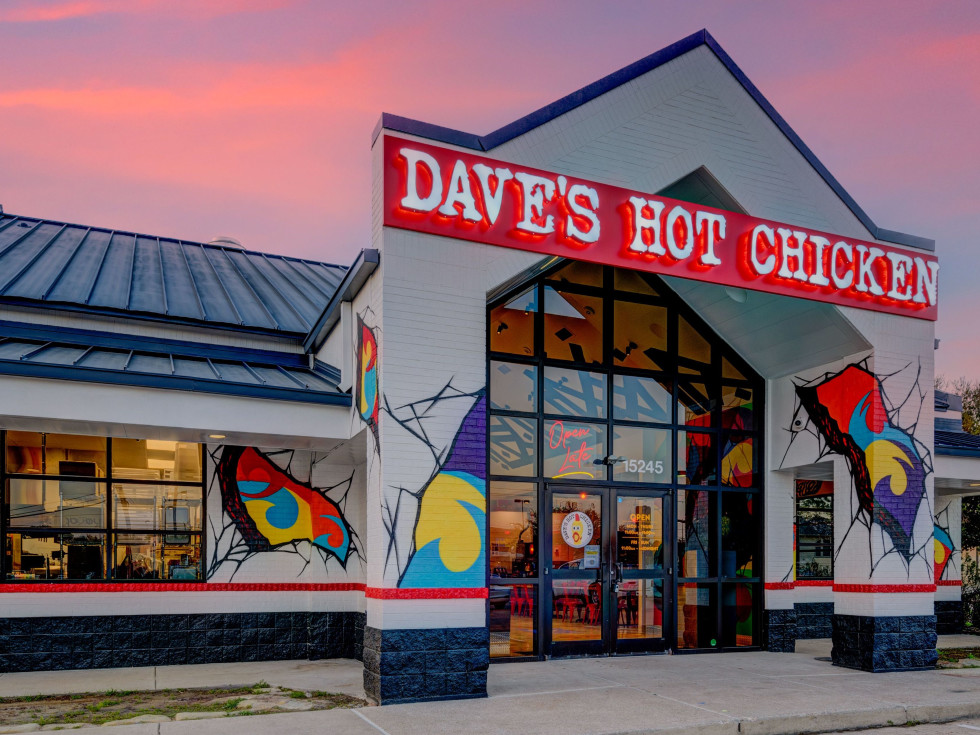 Dave's Hot Chicken East Houston exterior