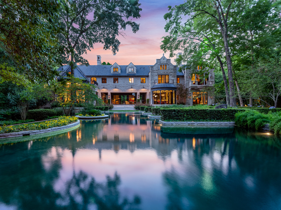 Lodge in Hunters Creek Houston