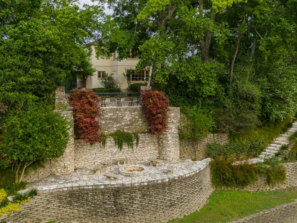Lodge in Hunters Creek Houston