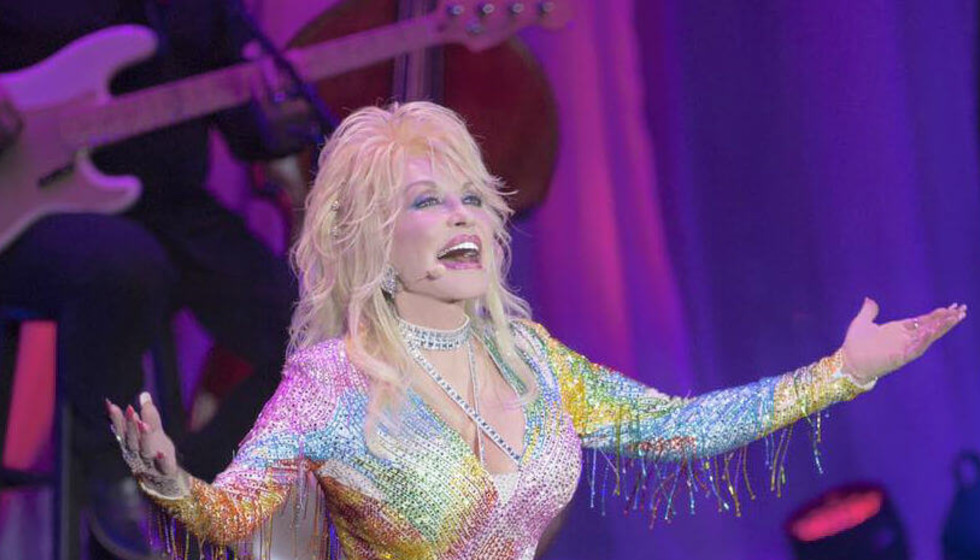 Dolly Parton keeps it Pure & Simple on first concert tour in 25 years