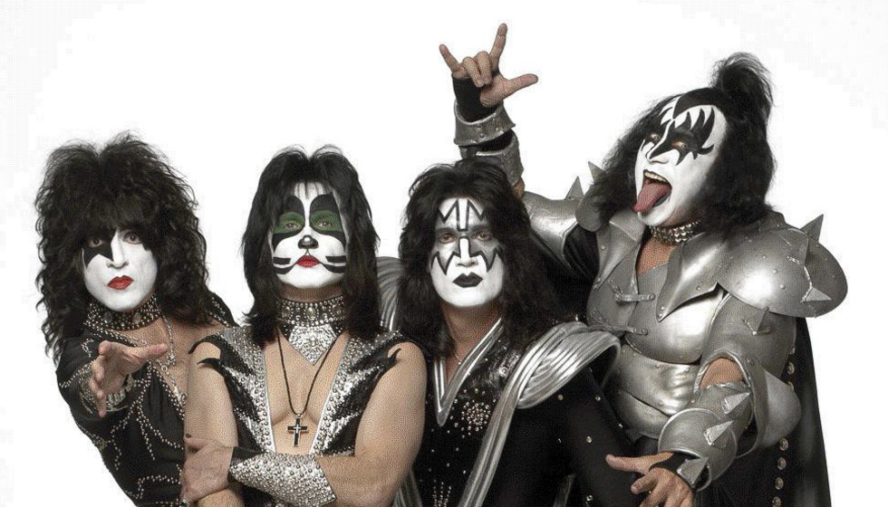 KISS still pulls groupies, proving that scary makeup is the key to ... 