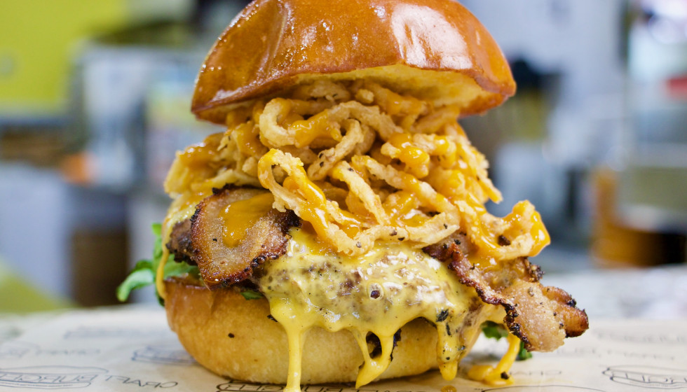 Houston's Chopped champion opens decadent new burger joint in Katy - Vimarsana News
