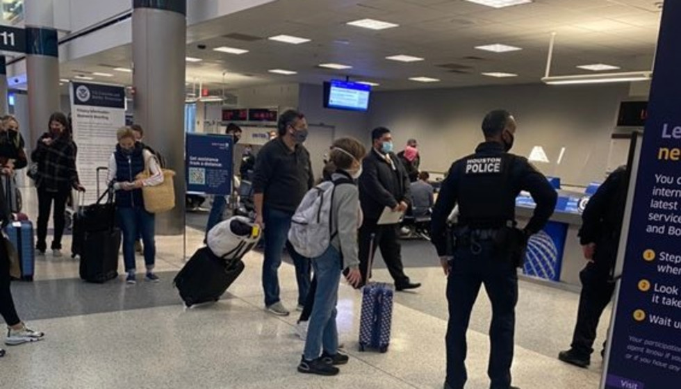 Ted Cruz scuttles back to Texas after getting busted on ...