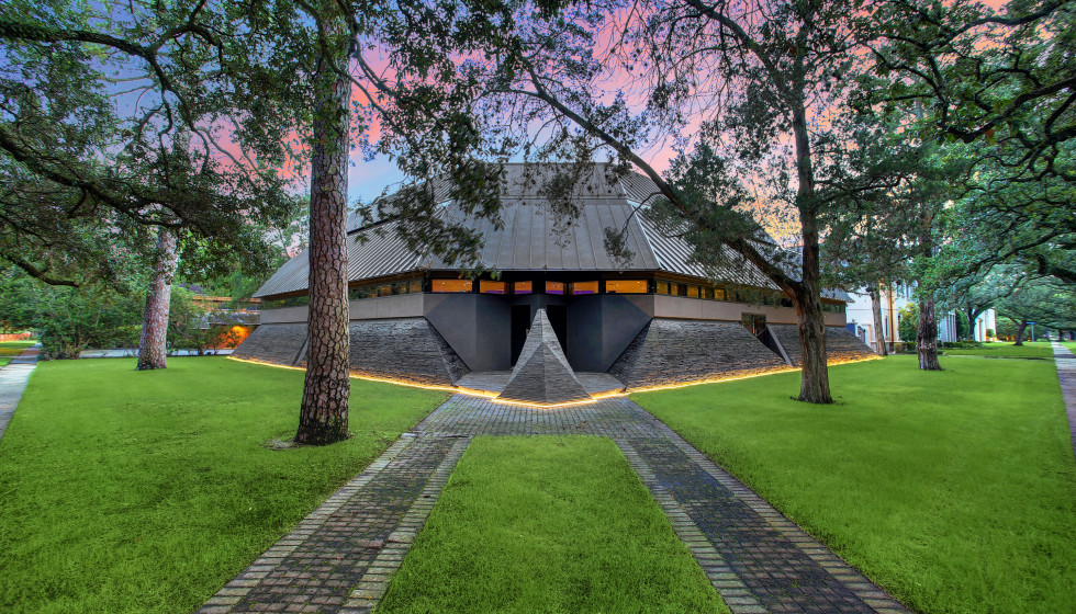 Mysterious West U 'Darth Vader house' lights up market for $4.3M - Vimarsana News