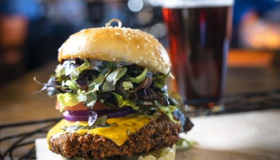 El Arroyo founder returns to Austin to open mile-high burger joint - Vimarsana News