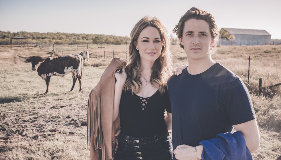 Austin plays starring role in life of actress Kelly Frye + her fiancé - Vimarsana News