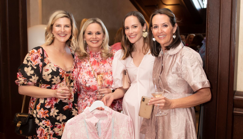 Dallasites open hearts of gold to raise $300,000 for kids with cancer - Vimarsana News
