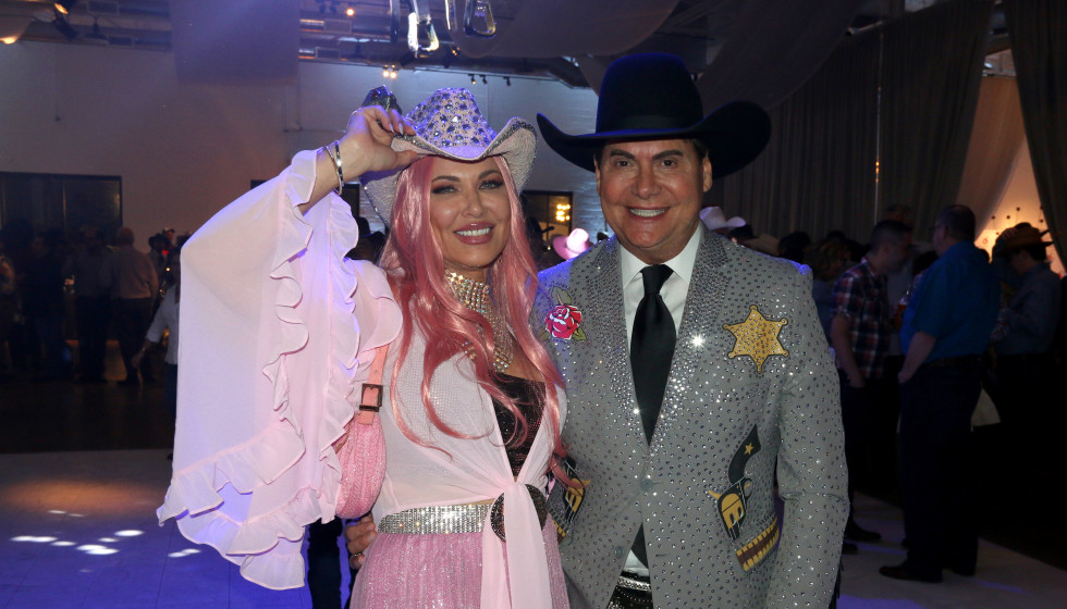 Rhinestone cowpokes get back in the saddle for Dallas' Resource Center - Vimarsana News