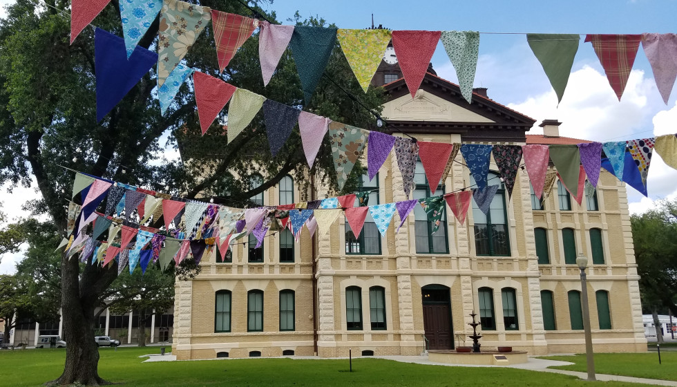 Santa Claus and others can't resist the Victorian charms of Columbus - Vimarsana News