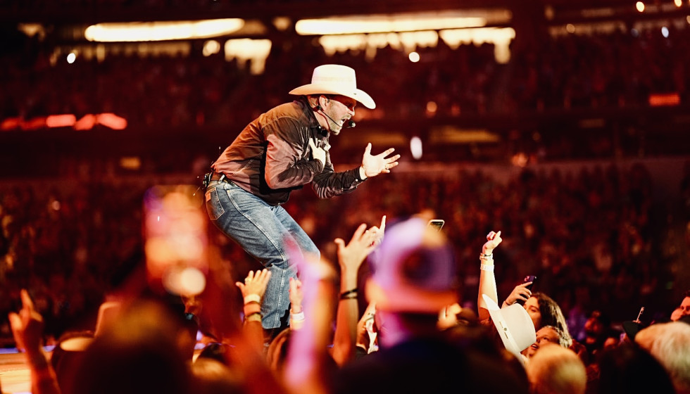 Garth Brooks blazes into this week’s 5 hottest Dallas headlines