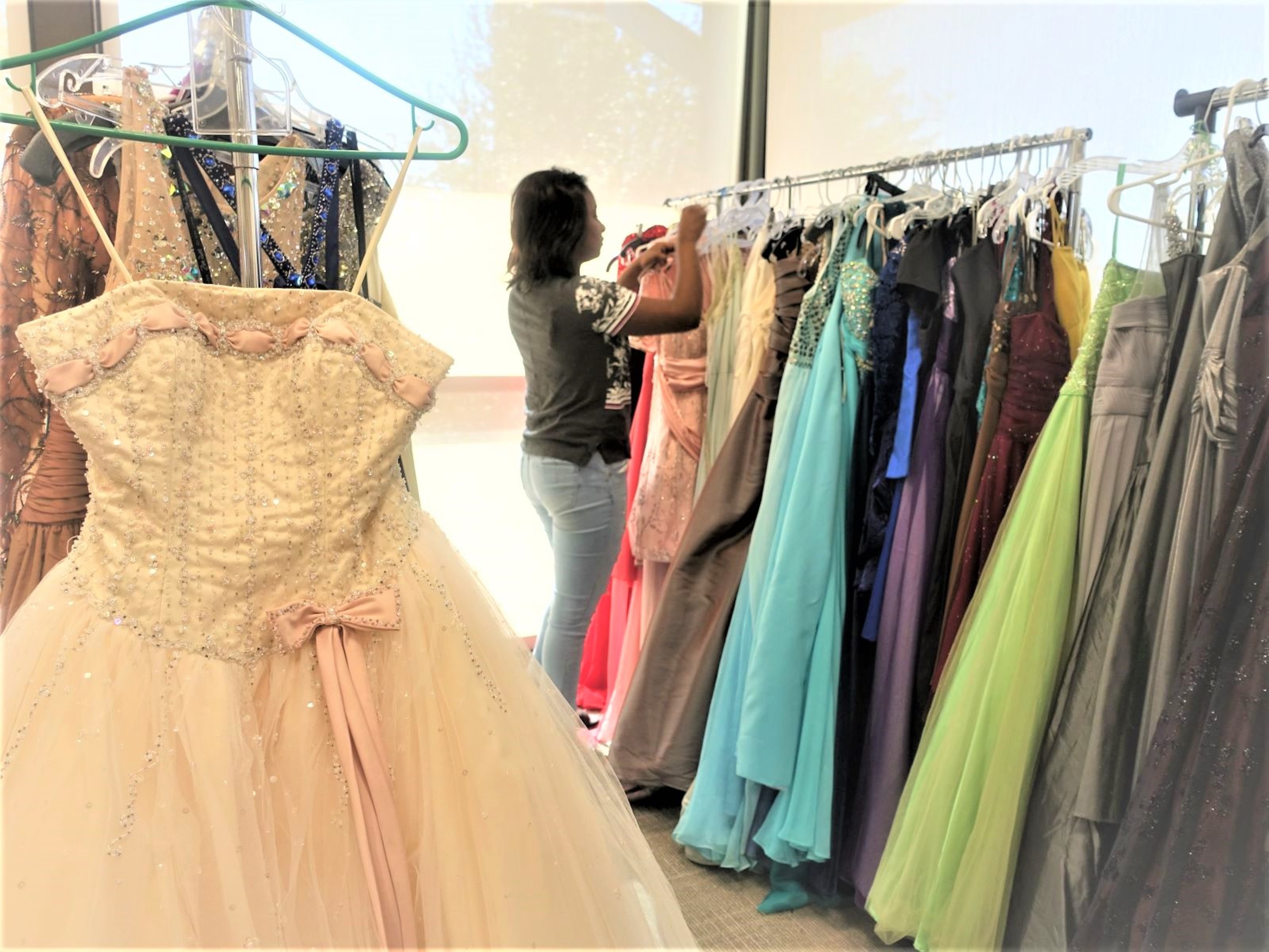 used prom dress shops