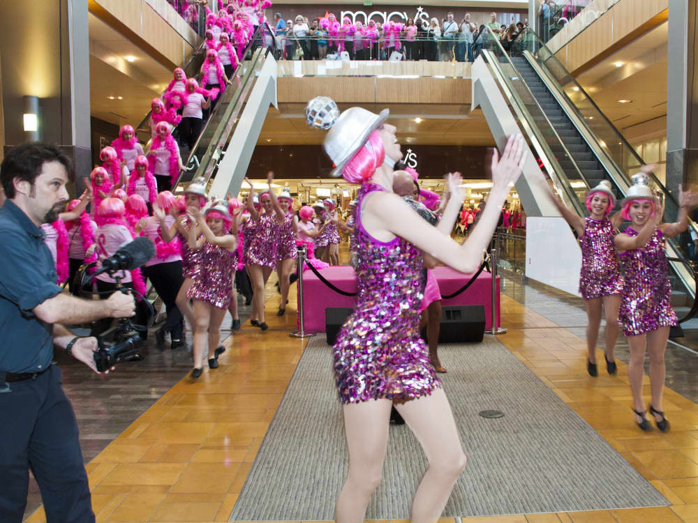 See the video: Disco diva Gloria Gaynor and Galleria flash mob salute