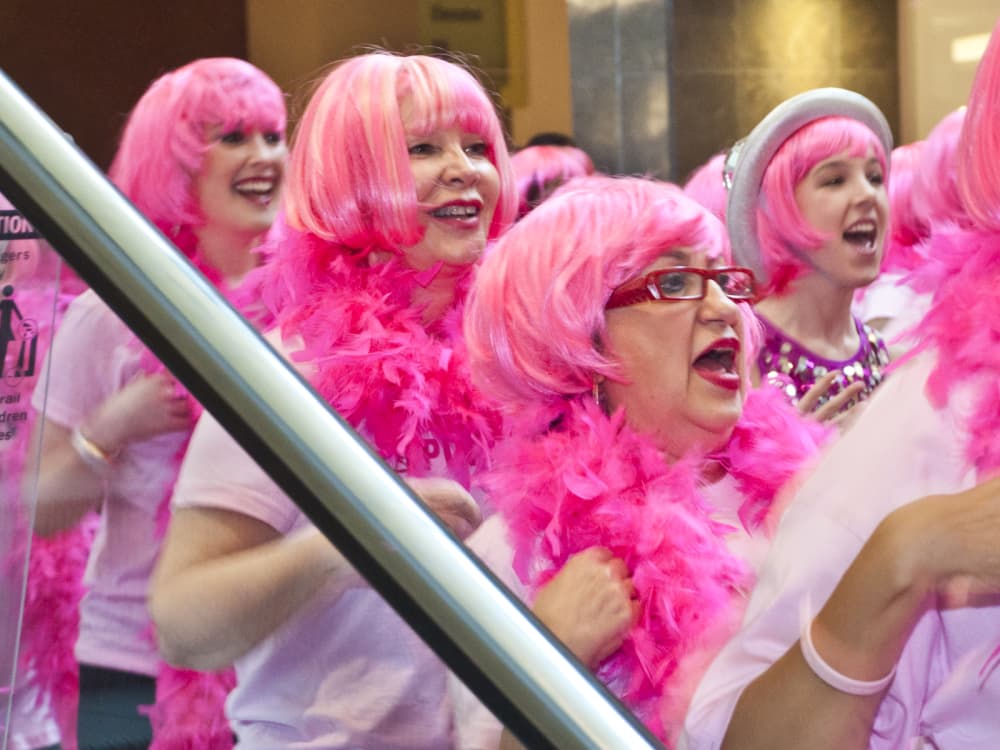 See the video: Disco diva Gloria Gaynor and Galleria flash mob salute