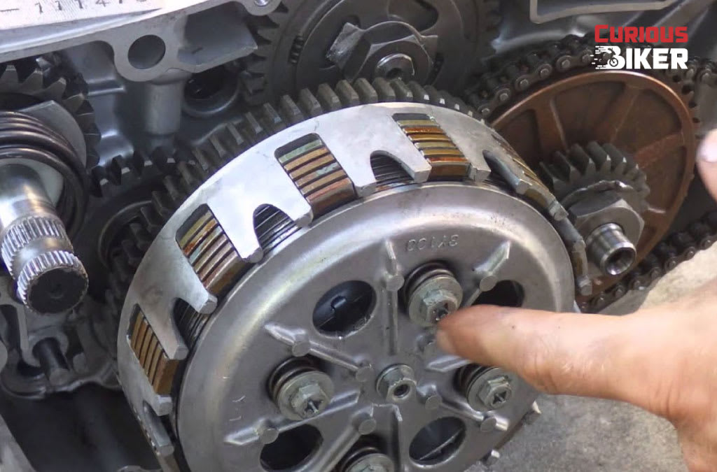 কিভাবে বুঝবেন বাইকের ক্লাচ প্লেট নষ্ট হয়েছে