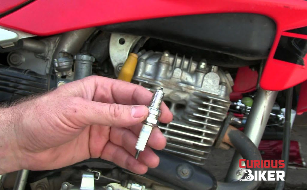 কিভাবে বুঝবেন স্পার্ক প্লাগ নষ্ট হয়ে যাচ্ছে