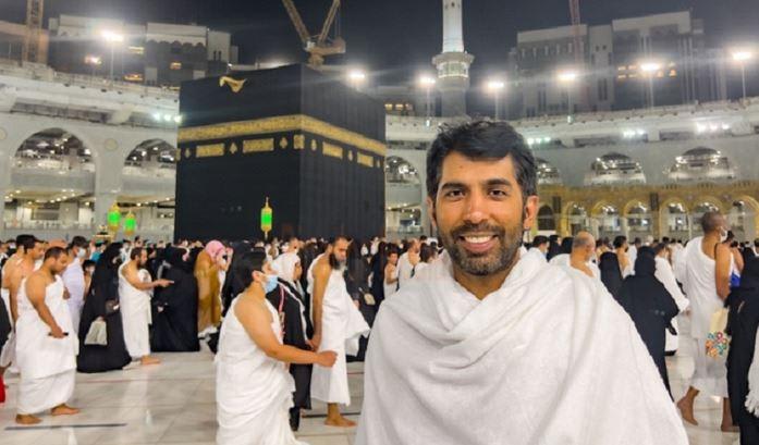 বাইক চালিয়ে হজে গেলেন যুবক