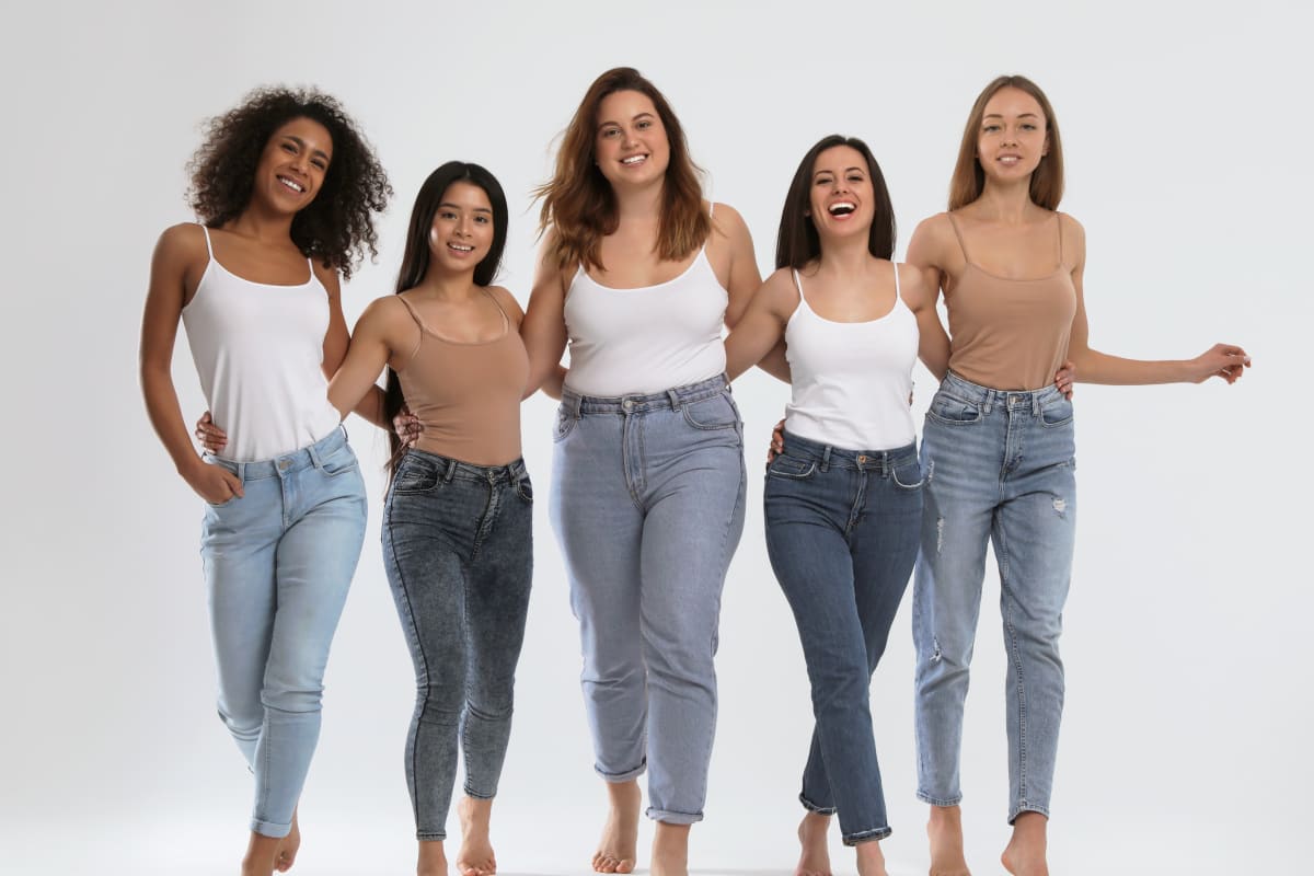 https://res.cloudinary.com/curobe/image/fetch/h_800,w_1200,f_auto,c_fill,g_auto/https://www.curobe.com/uploads/Five-women-in-jeans.jpeg