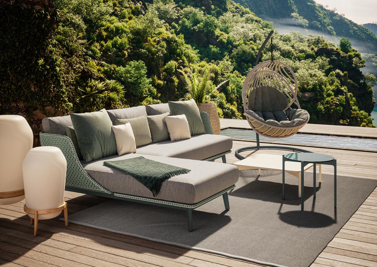 Outdoor living room: LOON floor lamps and MBARQ modular sofa (Courtesy of DEDON)