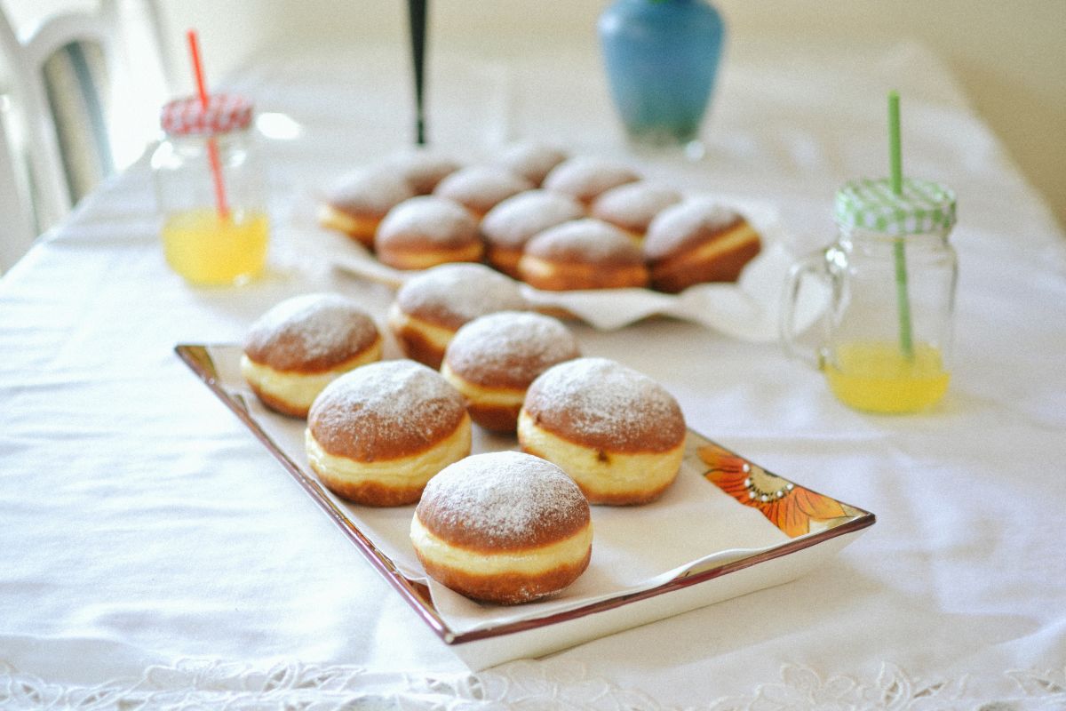 pustni krofi po receptu moje babice Anice z marelično marmelado