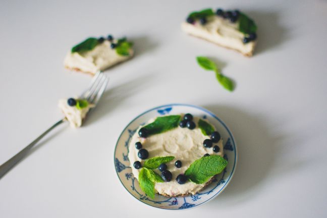 Mini-no-bake-lemon-and-ginger-tofu-cheesecakes-sugar-free-2