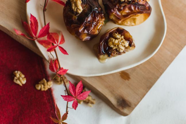 Baked apples filled with tofu, dates and walnuts and drizzled with honey.