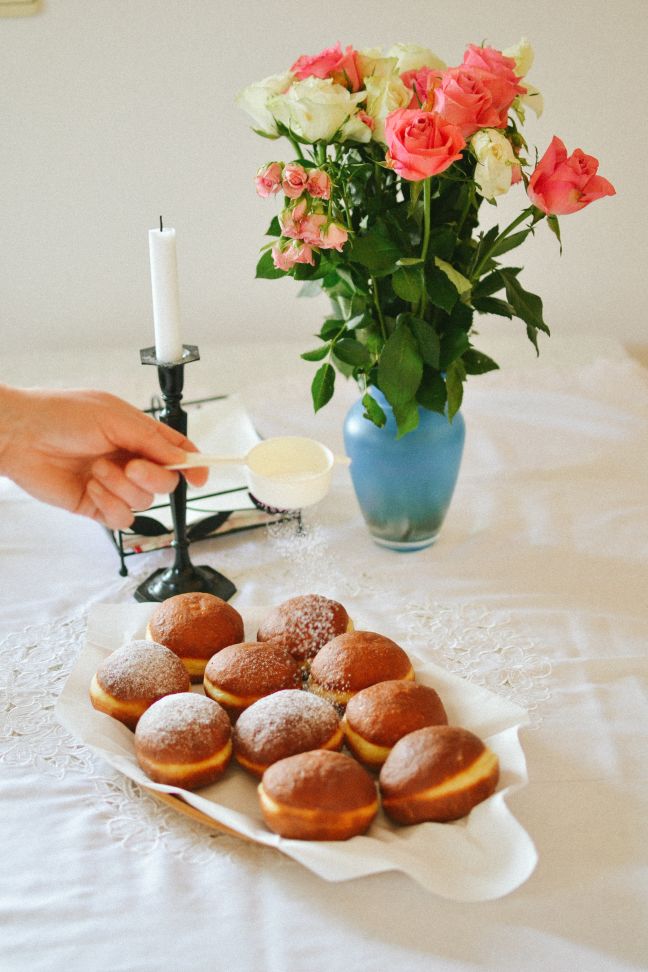 Rahli pustni krofi z marmelado