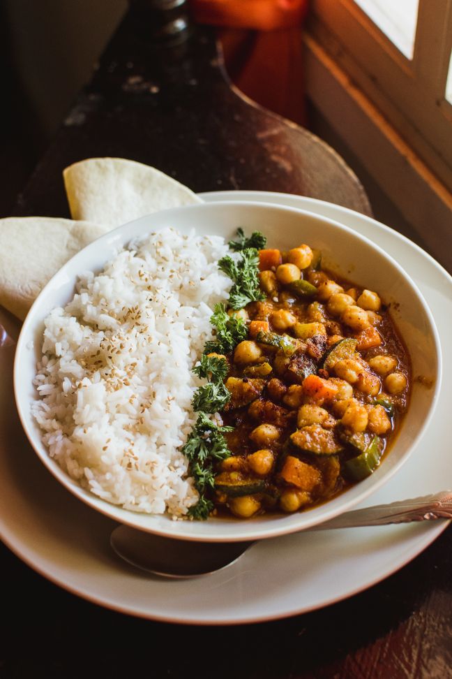 easy indian inspired curry recipe. vegan with chickpeas
