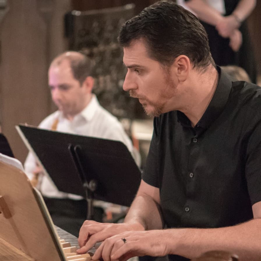 Leon Schelhase at the harpsichord