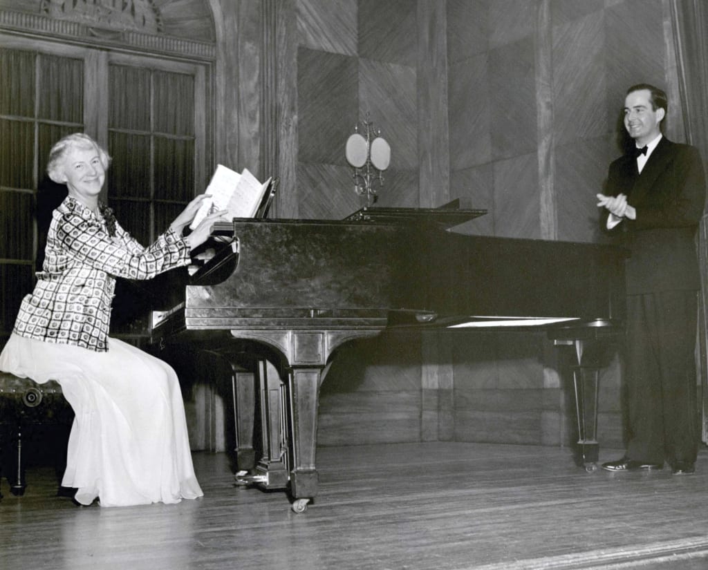 Oyoqlar orasidagi erotik fotosuratlar