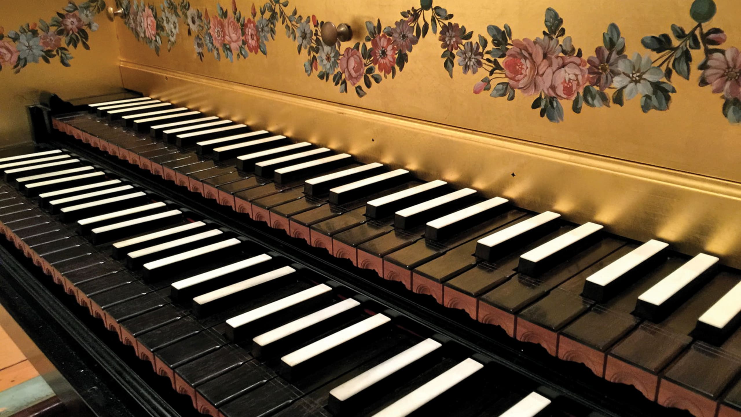 Haprsichord with floral decoration