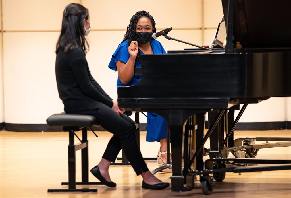 Michelle Cann teaching a master class.