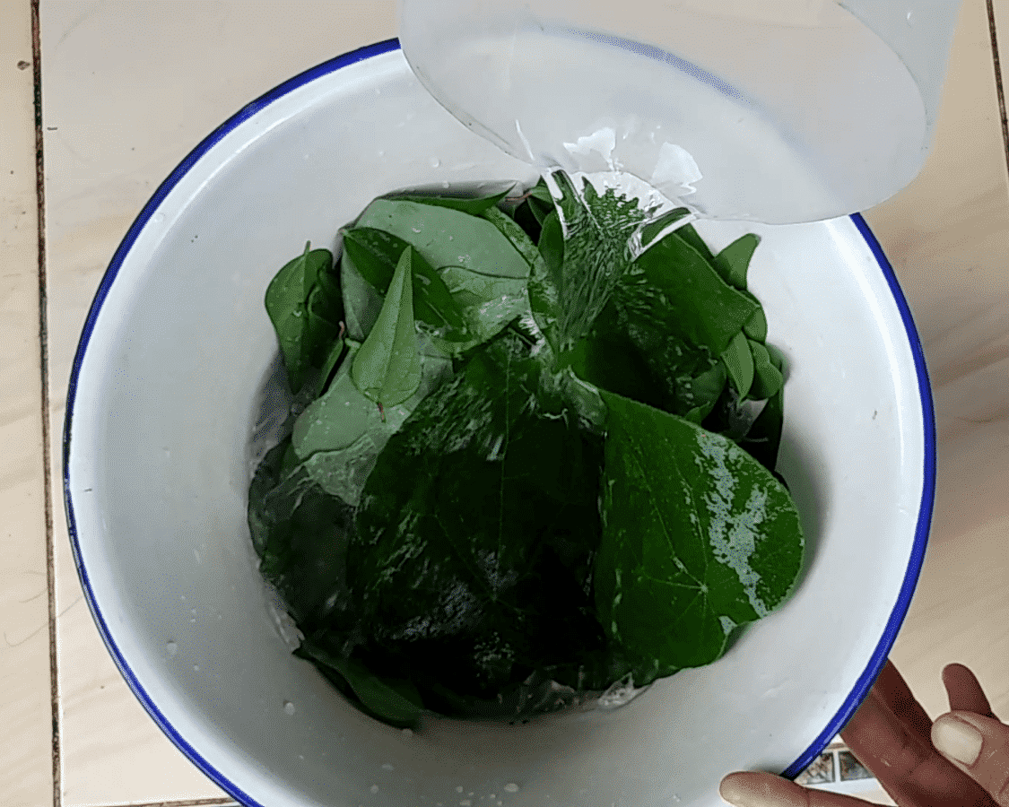 Langkah pertama membuat daluman: mencuci dengan air bersih