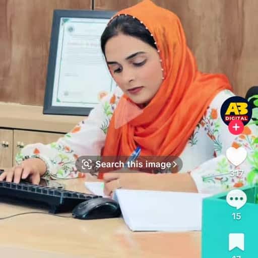 girls look — pakistan WhatsApp Group