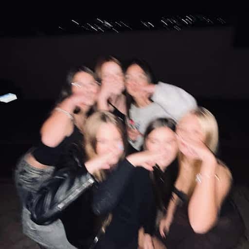 Hot Girls Chatting 🥵 — dating WhatsApp Group