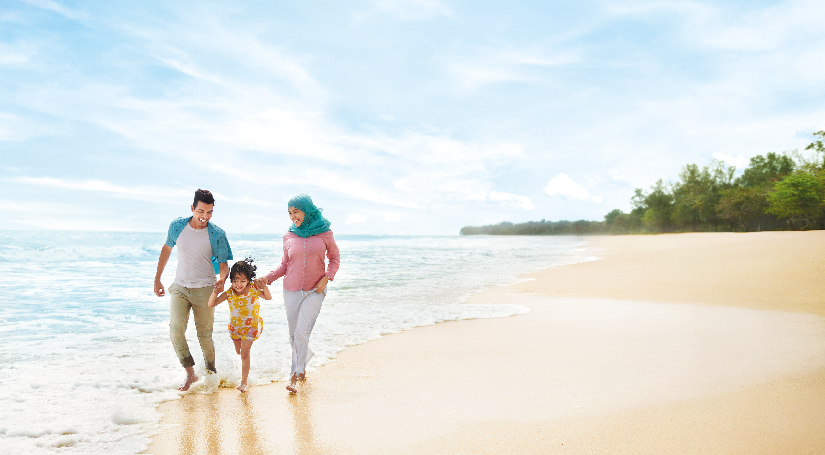 In Johor, you can find lots of elegant beaches along the east coastline. You are able to picnic or have a staycation at the beach resort as well.