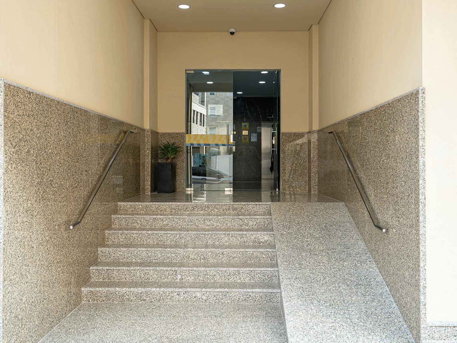 entrance_property_listing_1600x1200