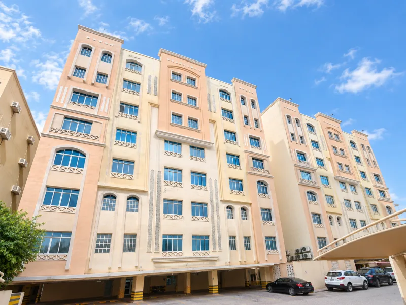 شقق 3 غرف وصالة بمساحات مميزة غير مفروشة بالقرب من مستشفى حمد.