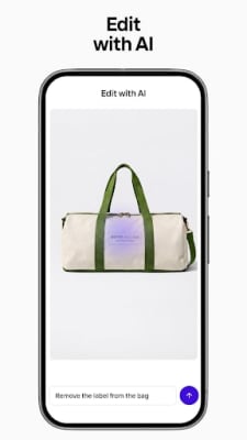 Photoroom 2026.43.04 – layar "Edit with AI" dengan tas duffel kanvas dan prompt "Remove the label from the bag" diketik di bawahnya