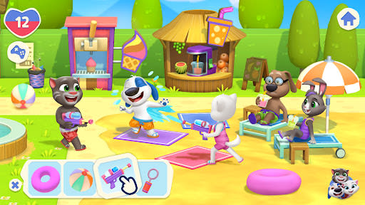 My Talking Tom Friends 2 26.5.0.25768 – Water Park: Tom bercelana renang merah menembakkan pistol air ke Hank di tepi kolam sementara Angela, Ben dan Becca bersantai di kursi berjemur, kios smoothie di belakang dan pemilih mainan terbuka di bawah