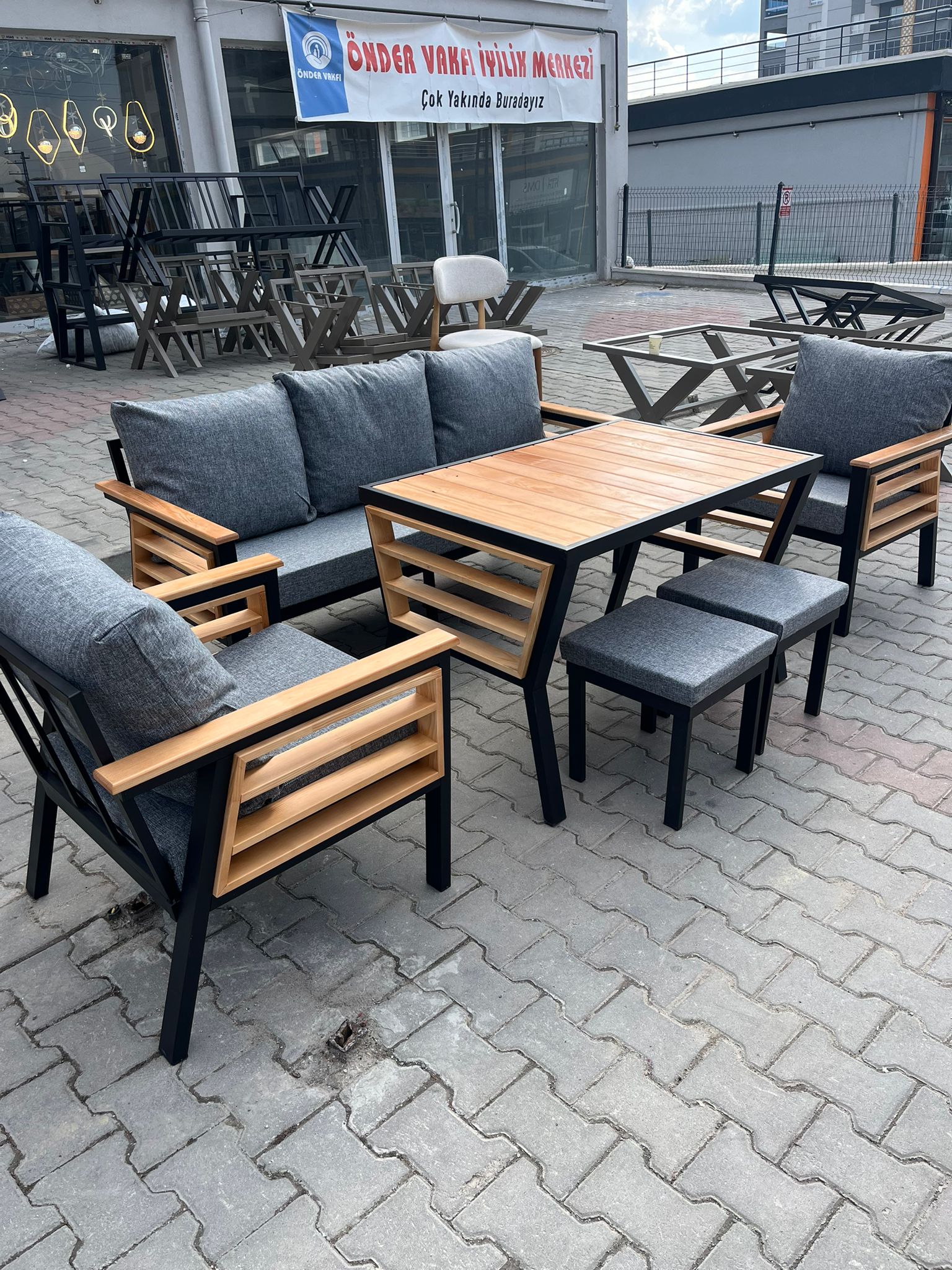 Metal Kasa Raflı Model Bahçe & Balkon Takımları