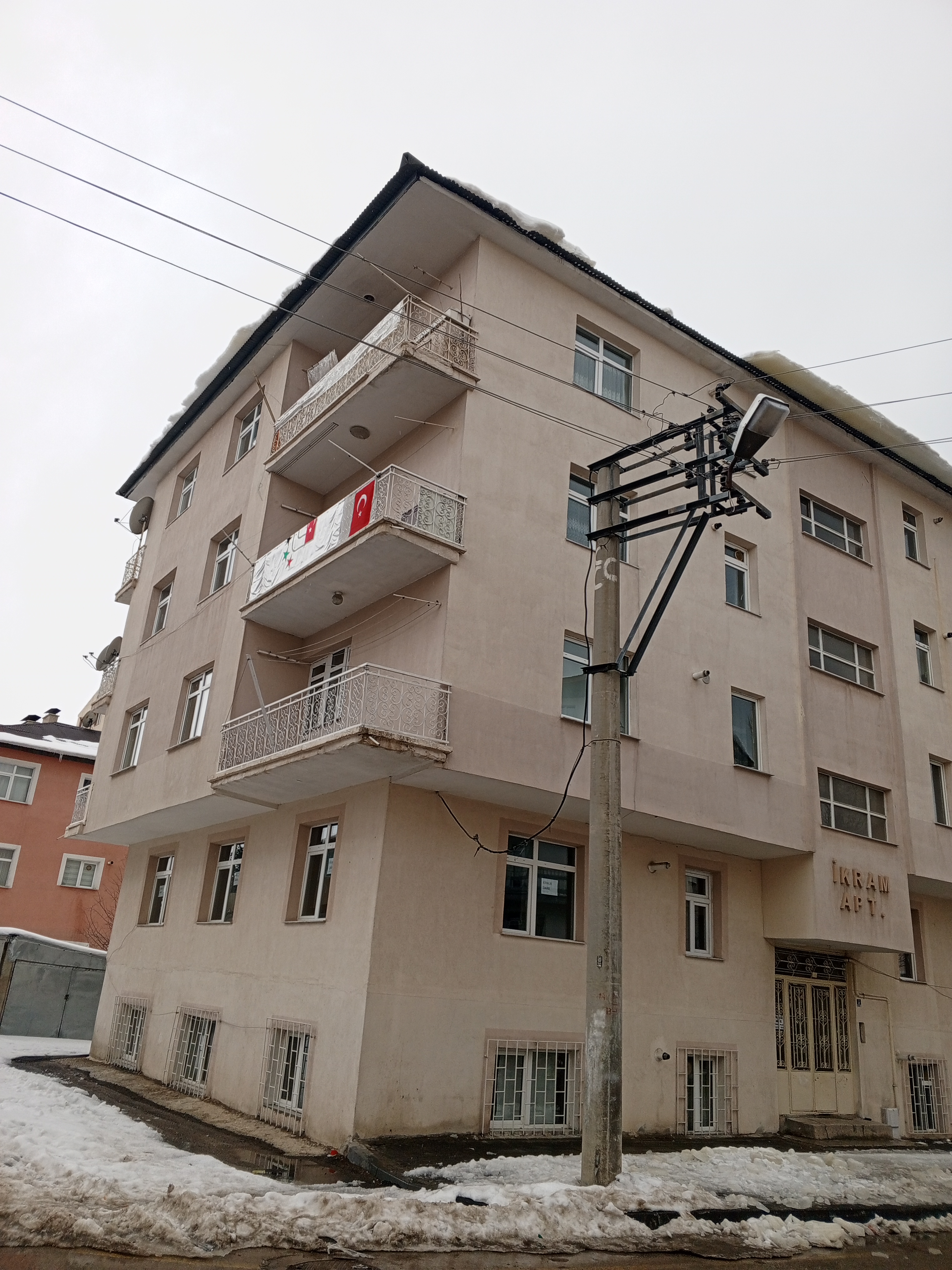 Satılık 2+1 Bodrum Yunusemre Mah.