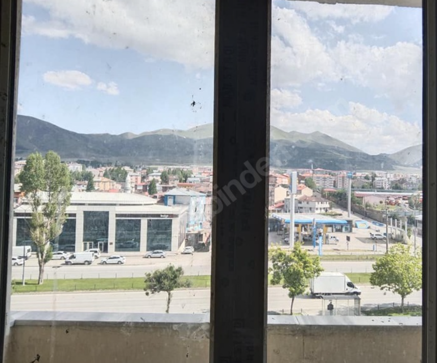Palandöken Caddesi'nde Satılık 4+1 Güney-Doğu Cepheli Daire